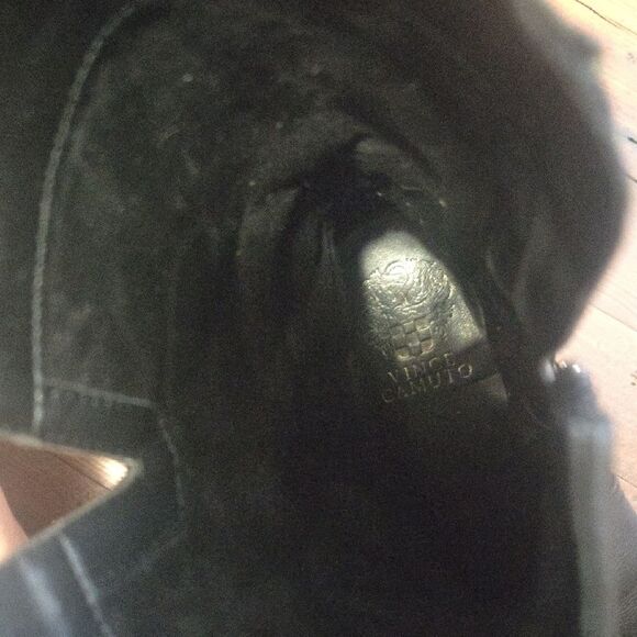 Elegant Black Leather Moto Boots - Picture 2 of 8